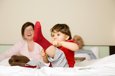 Perché al bambino non piace indossare i calzini?