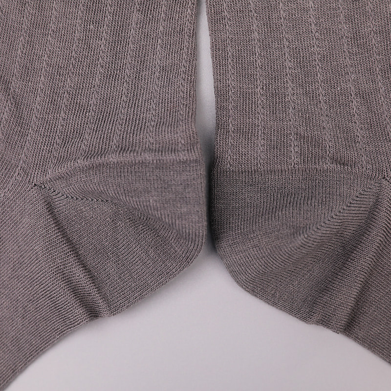 Calzini da uomo casual morbidi cuciti a mano con motivo circolare a righe verticali della collezione Modal WSD2802