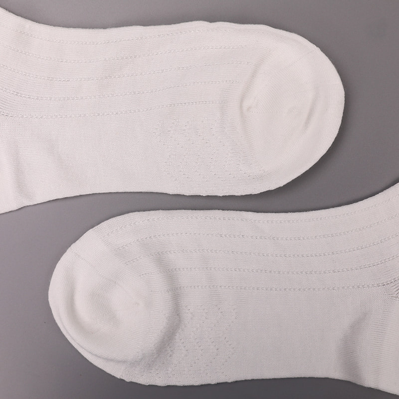 Calzini da uomo casual morbidi cuciti a mano con motivo circolare a righe verticali della collezione Modal WSD2802