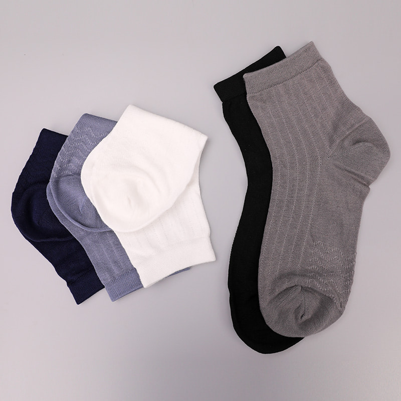 Calzini da uomo casual morbidi cuciti a mano con motivo circolare a righe verticali della collezione Modal WSD2802