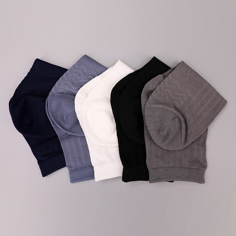 Calzini da uomo casual morbidi cuciti a mano con motivo circolare a righe verticali della collezione Modal WSD2802