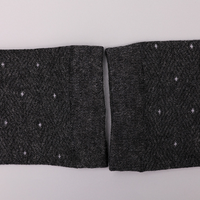 Ammoniaca avvolta in morbido nylon di seta filata, calzini da uomo spessi invernali invisibili a forma di diamante a piccoli punti jacquard cuciti a mano WSD2851