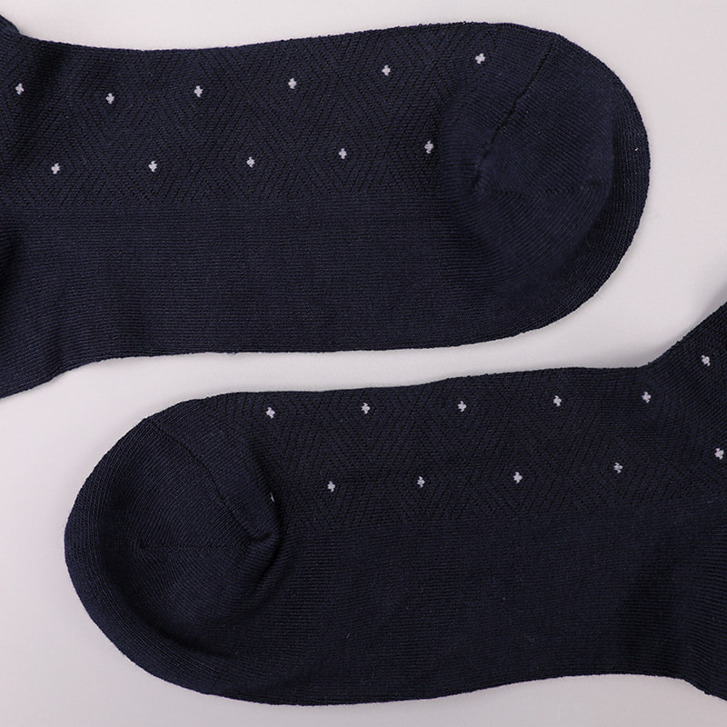 Ammoniaca avvolta in morbido nylon di seta filata, calzini da uomo spessi invernali invisibili a forma di diamante a piccoli punti jacquard cuciti a mano WSD2851
