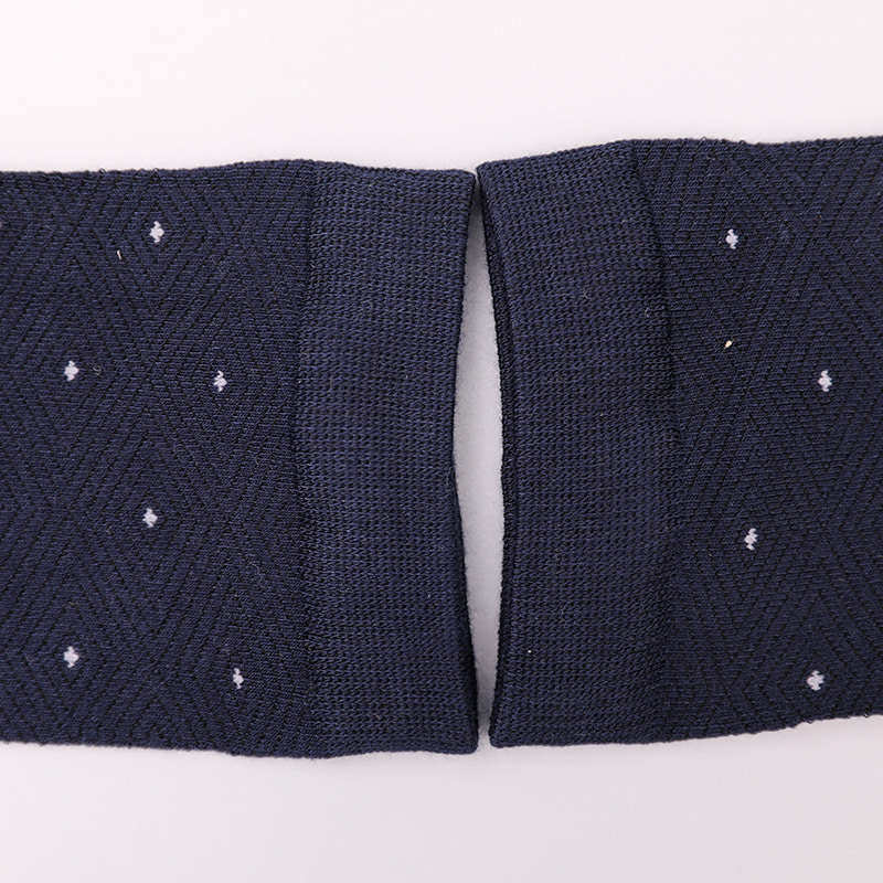 Ammoniaca avvolta in morbido nylon di seta filata, calzini da uomo spessi invernali invisibili a forma di diamante a piccoli punti jacquard cuciti a mano WSD2851